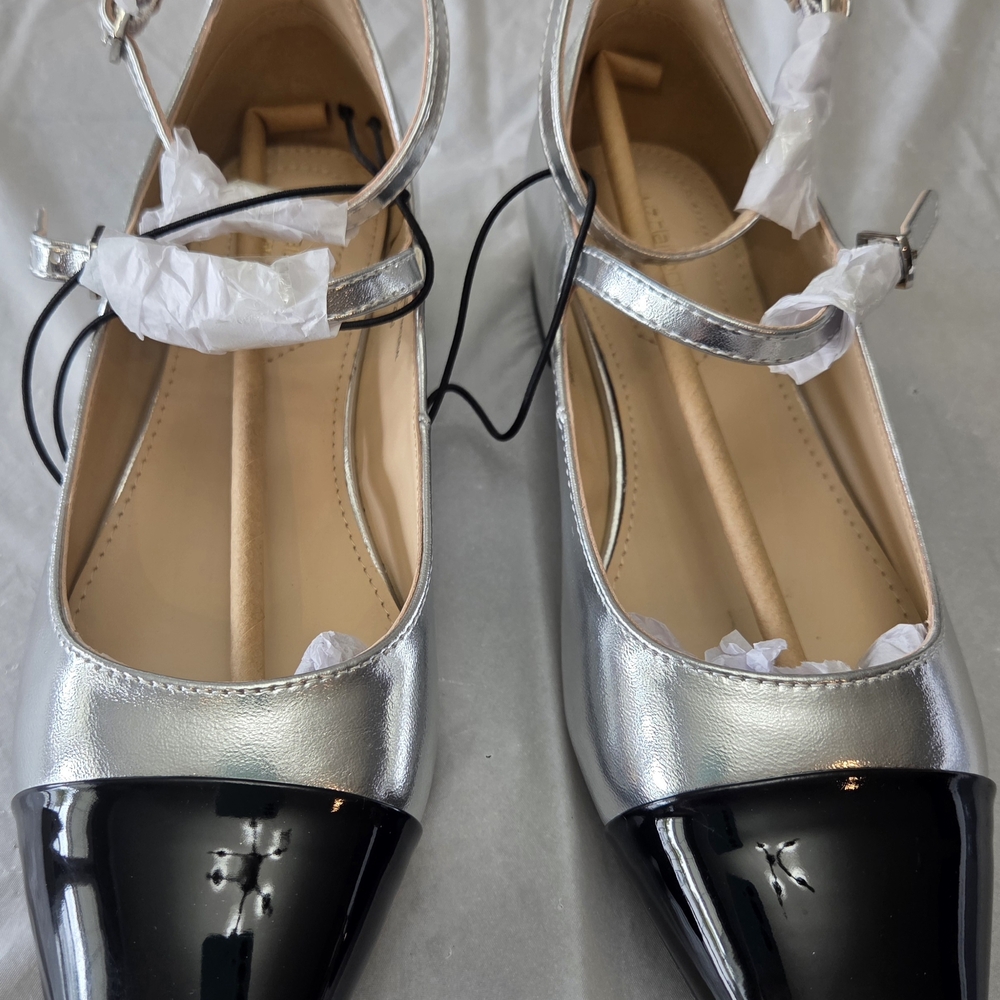 Liz Claiborne Flori Womens Cap Closed Toe Ballet Flats.Size 6.5
